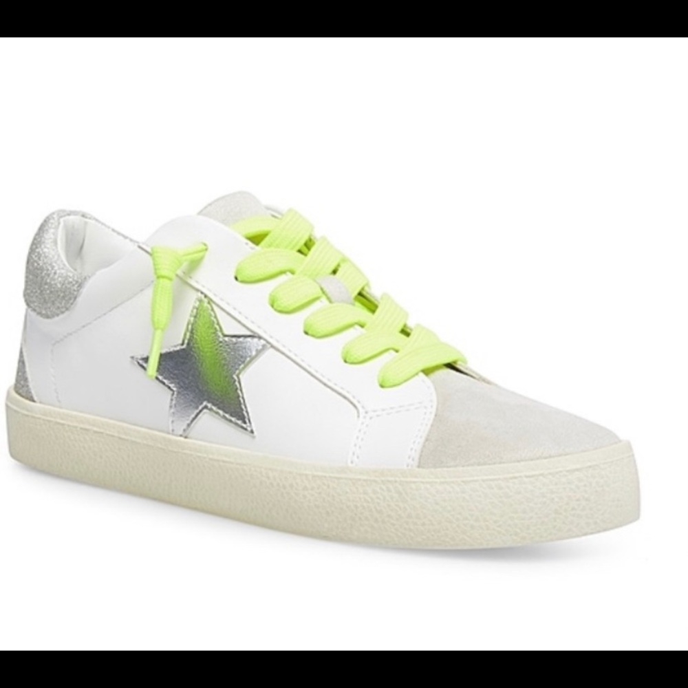 Madden Girl 7.5 White Linlee Star Sneakers + Bonus